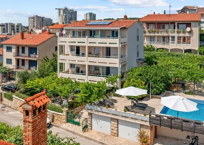 Petrinic - M By Guide Apartament Pula