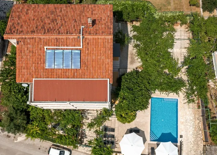 Petrinic - M By Guide Lejlighed *